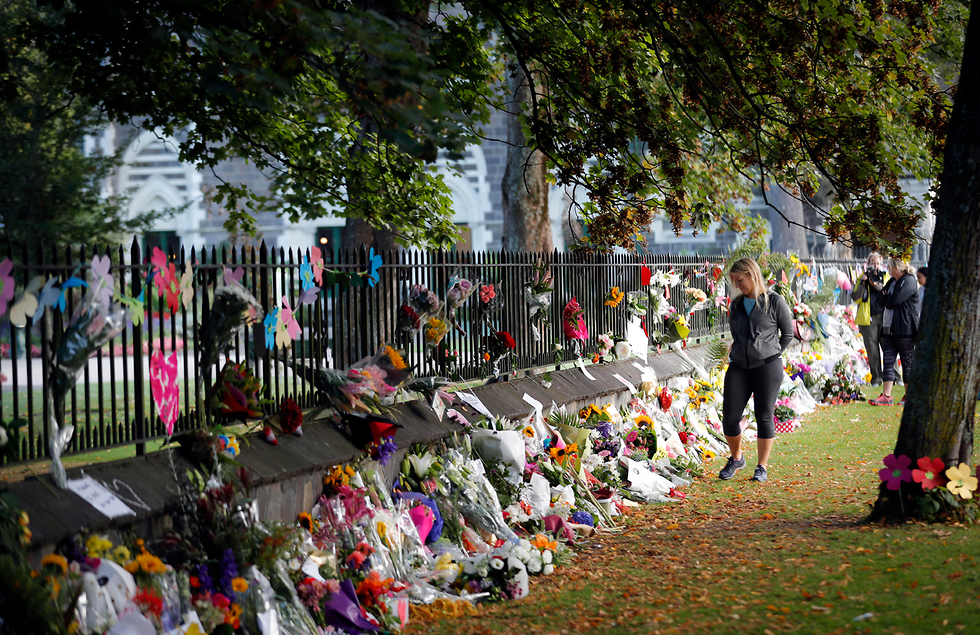 אנדרטת זיכרון מסגד א –נור קרייסטצ'רץ' ניו זילנד טבח נגד מוסלמים  (צילום: AP)