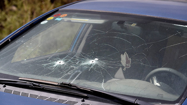 Брошенный террористом автомобиль. Фото: AFP