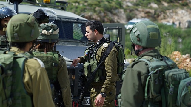 IDF troops searching for the gunman (Photo: IDF Spokesperson's Office)