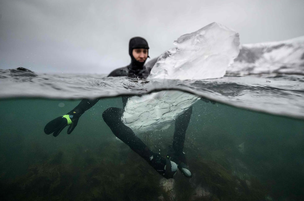 גלישה עם גלשני קרח ב איי לופטן נורווגיה (צילום: AFP)