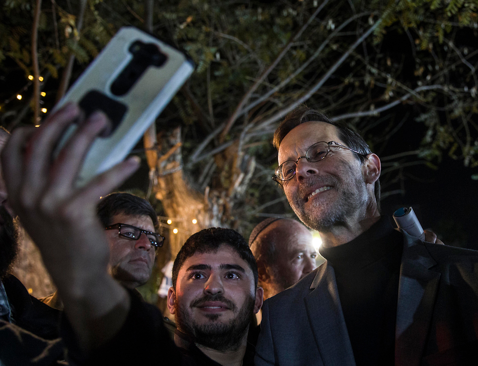 Moshe Feiglin on the campaign trail in Sderot (Photo: AP)