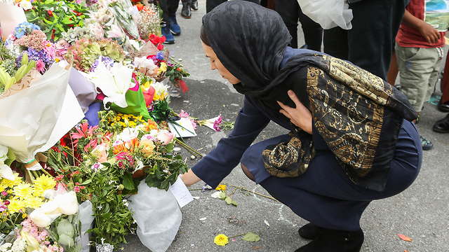 ראש ממשלת ניו זילנד ג'סינדה ארדרן טבח המסגדים מוסלמים (צילום : Gettyimages)
