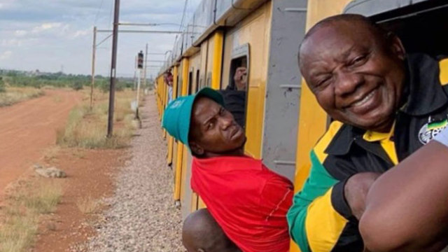 נשיא דרום אפריקה סיריל רמפוזה נתקע ב רכבת ()