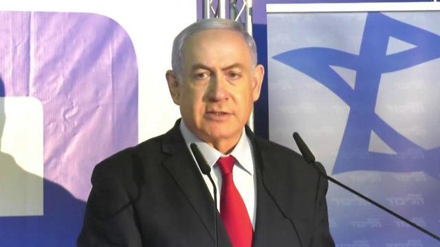Benjamin Netanyahu addresssing the media at his Jerusalem residence   (Photo: Moshe Mizrahi)