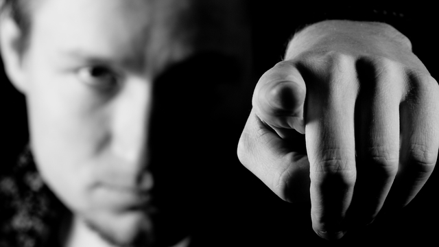 איש אצבע שחור לבן אמנות שליטה (צילום: shutterstock)