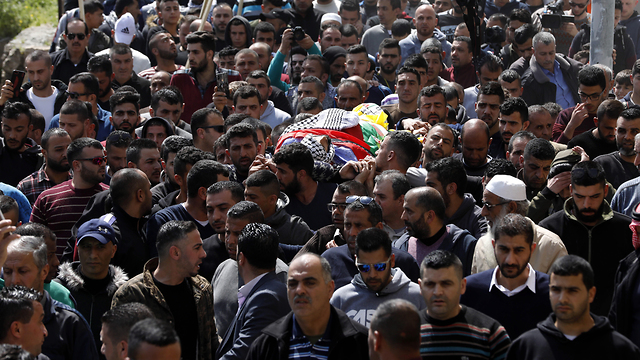 הלוויה בית לחם ב ואדי פוקין ערבי ערבים פלס פלסטינים (צילום: EPA)
