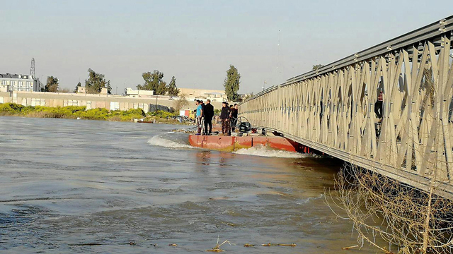 עיראק מוסול נהר חידקל החידקל טביעת מעבורת 72 הרוגים (צילום: EPA)