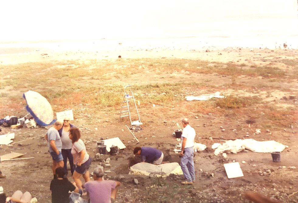 החפירות באתר אוהלו (צילום: אלבום משפחתי)