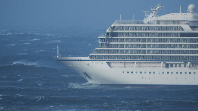 נורבגיה ספינת תענוגות נתקע בים 1,300 איש Viking Sky (צילום: AFP)