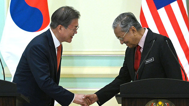 נשיא דרום קוריאה מון ג'אה אין ו ראש ממשלת מלזיה (צילום: AFP)