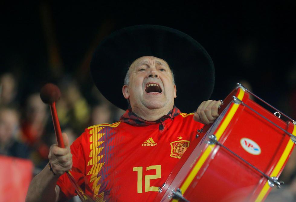 מנולו דל דל בומבו, האוהד המפורסם של ספרד (צילום: AP)