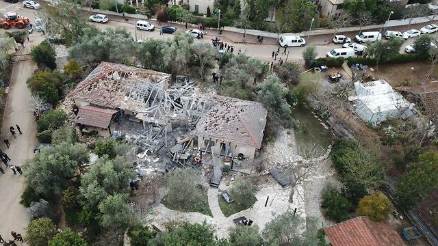 Aerial view of destroyed house (Photo: Yair Sagi)