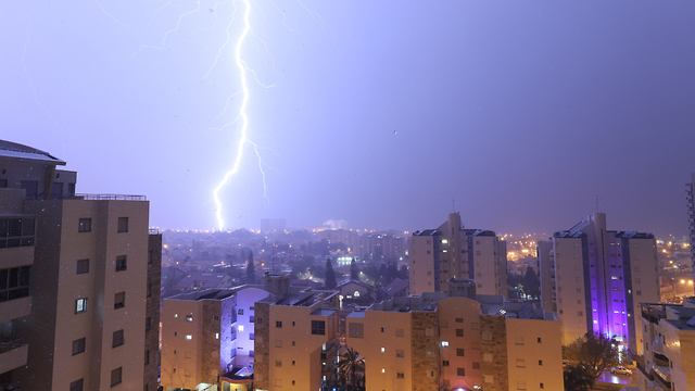 Thunderstorm in Ashkelon (Photo: Maksim Hanin)