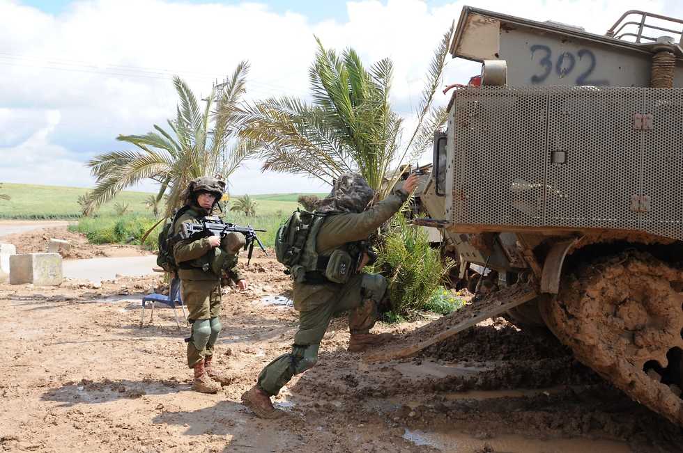IDF troops deployed along the Gaza border   (Photo: Avi Rokah)