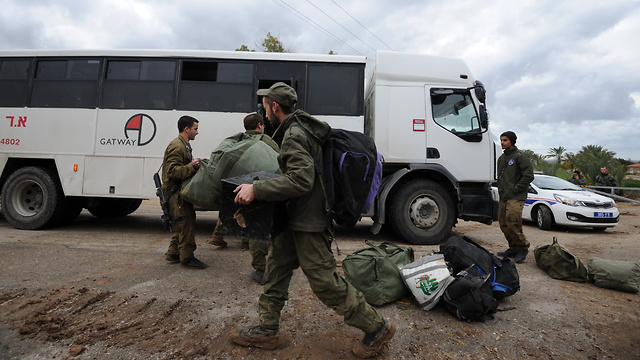 IDF troops being deployed to the Gaza border  (Photo: Avi Rokah)