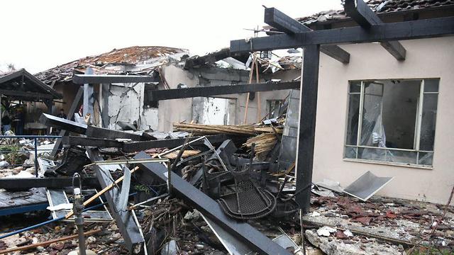 Дом в поселке Мишмерет, разрушенный ракетой 25 марта. Фото: Яир Саги