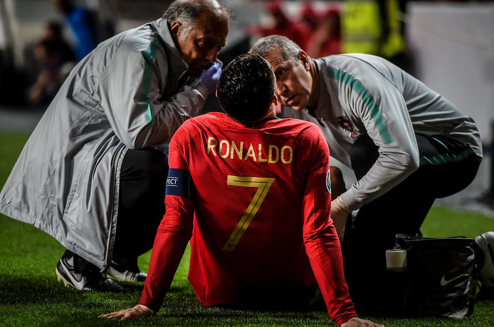 Роналду получил травму. Фото: AFP