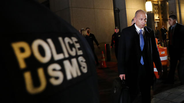 מייקל אבנטי עורך הדין של סטורמי דניאלס נעצר והורשע בסחיטה של חברת נייק (צילום: AFP)