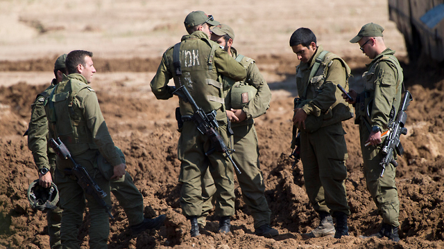 Солдаты ЦАХАЛа у границы. Фото: АР