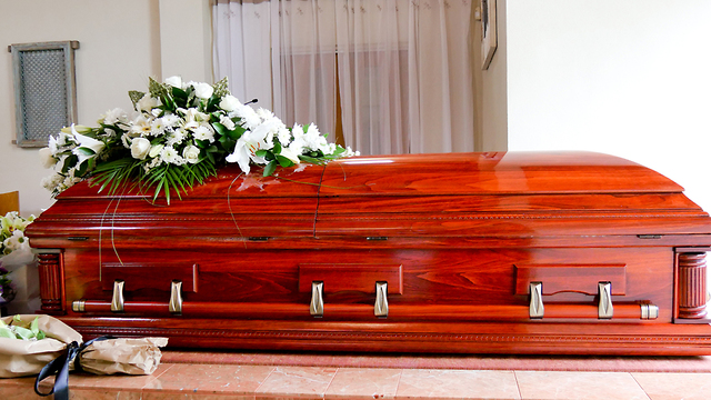 הלוויה  לוויה  ארון קבורה  אילוסטרציה (צילום: Shutterstock)