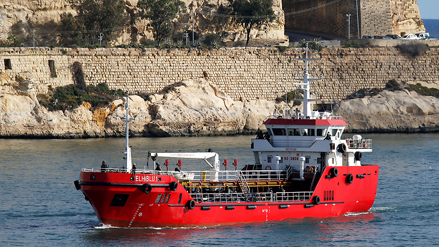 ספינה אלהיבולו 1 נחטפה ב לוב ל מלטה על ידי פליטים מהגרים (צילום: רויטרס)