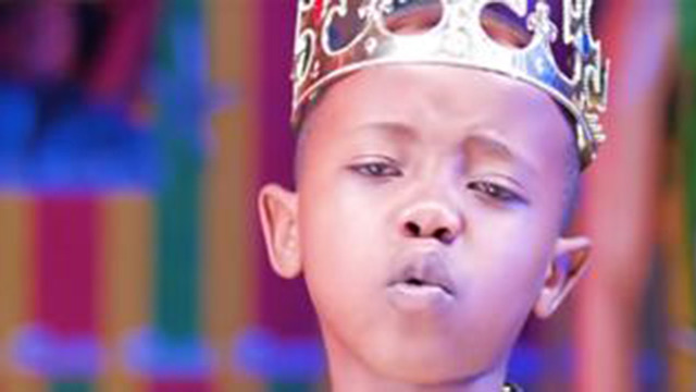 אוגנדה דורשת מראפר בן שבע להפסיק להופיע ()