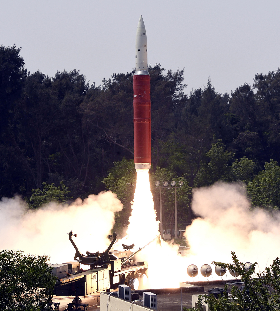 הטיל הבליסטי  ששיגרה הודו (צילום: EPA)