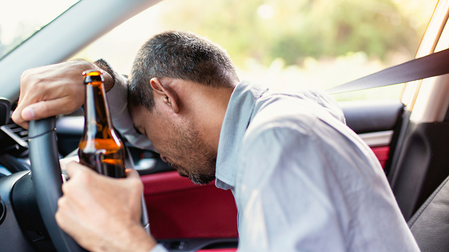 נהג שיכור נהיגה בשכרות אילוסטרציה (צילום: shutterstock)