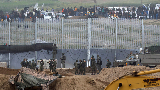 התפרעויות פלסטינים בגבול רצועת עזה (צילום: רויטרס)