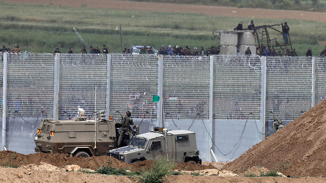 התפרעויות פלסטינים עזה (צילום: רויטרס)