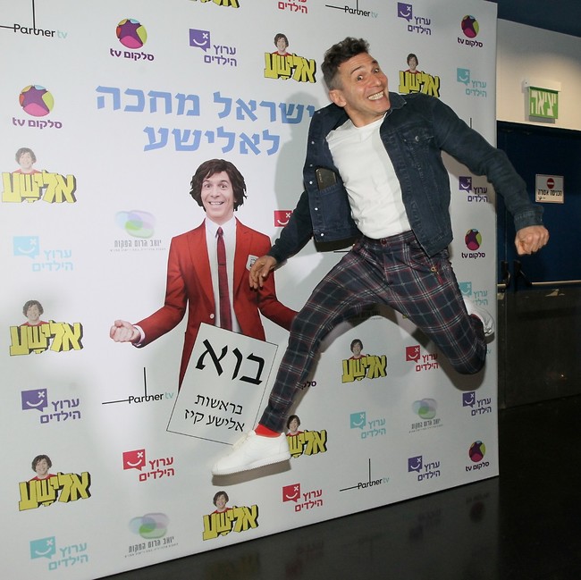 נותנים לך את הקול שלנו. יובל סמו עף על עצמו (צילום: ראובן שניידר) נותנים לך את הקול שלנו. יובל סמו עף על עצמו (צילום: ראובן שניידר)