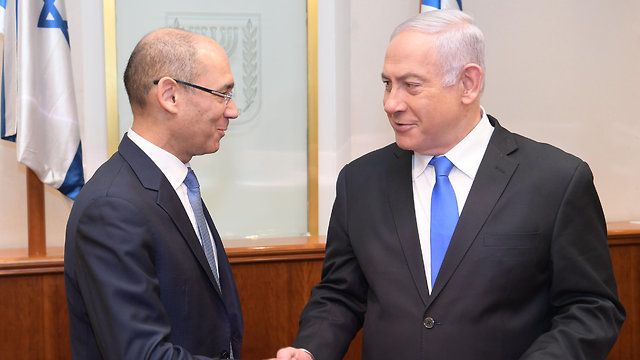Amir Yaron meeting with Benjamin Netanyahu )Photo: Amos Ben Gershom(