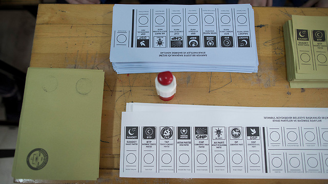 טורקיה בחירות רשויות מקומיות רג'פ טאיפ ארדואן (צילום: EPA)