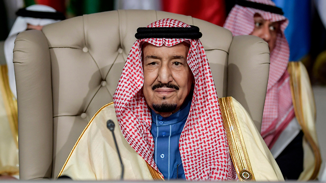מלך סעודיה, סלמאן בן עבד אל-עזיז בועידת הליגה הערבית בטוניז  (צילום: AP)