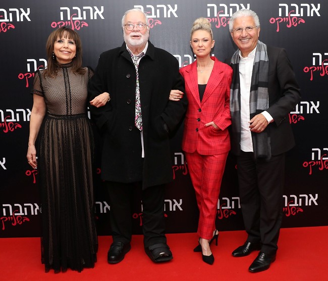 נתראה על המסך הגדול. כוכבי הסרט "אהבה בשלייקס" עם המפיק משה אדרי (צילום: רפי דלויה) נתראה על המסך הגדול. כוכבי הסרט "אהבה בשלייקס" עם המפיק משה אדרי (צילום: רפי דלויה)