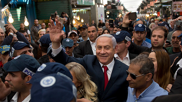 Benjamin Netanyahu on the campaign trail (Photo: AP)