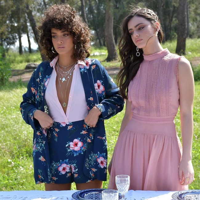 יפות על הסט (צילום: אביב חופי) יפות על הסט (צילום: אביב חופי)