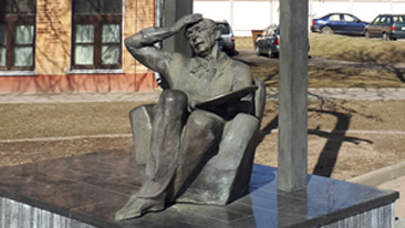 Один из памятников Шагалу. Фото: Давид Шехтер