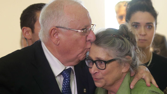 ראובן ריבלין ואשתו נחמה, לאחר ההודעה על בחירתו של ריבלין לנשיא (צילום: אלכס קולומויסקי )