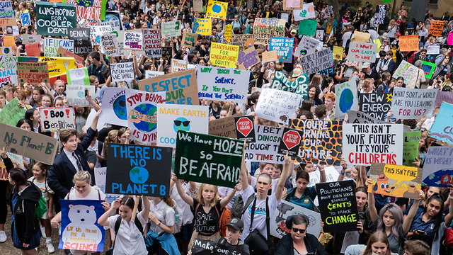 הפגנה של סטודנטים באוסטרליה בעקבות ההתחממות הגלובאלית (צילום: shutterstock)