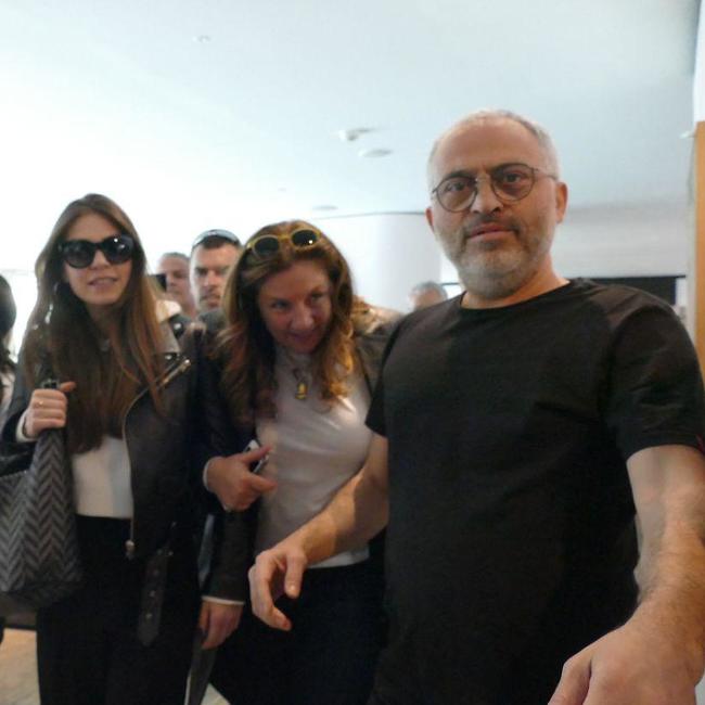 הלכנו לקנות טישו לפני שייגמר מהמלאי (צילום: אמיר מאירי) הלכנו לקנות טישו לפני שייגמר מהמלאי (צילום: אמיר מאירי)