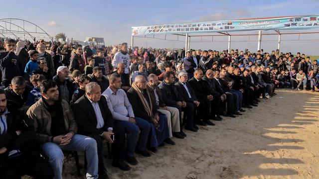 Члены ХАМАСа недалеко от границы с Израилем