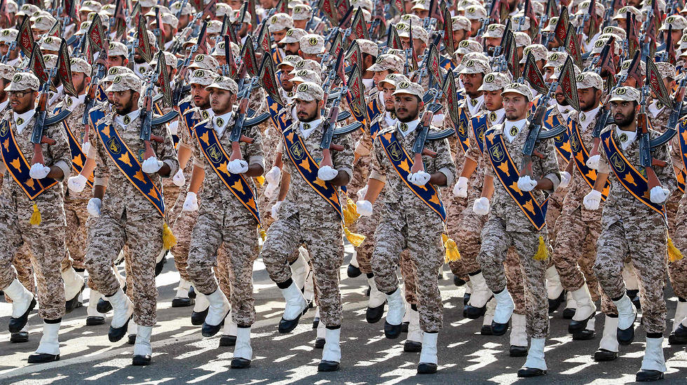 Iran's Revolutionary Guard soldiers (Photo: AFP)