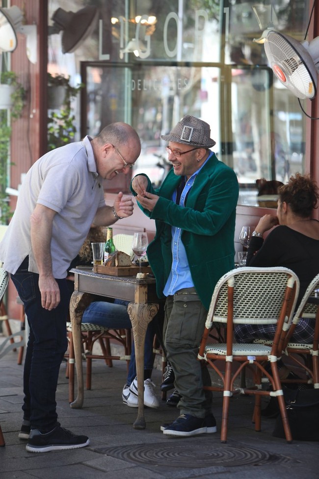 "ואז הוא הכניס אותו פנימה" (צילום: מוטי לבטון) "ואז הוא הכניס אותו פנימה" (צילום: מוטי לבטון)