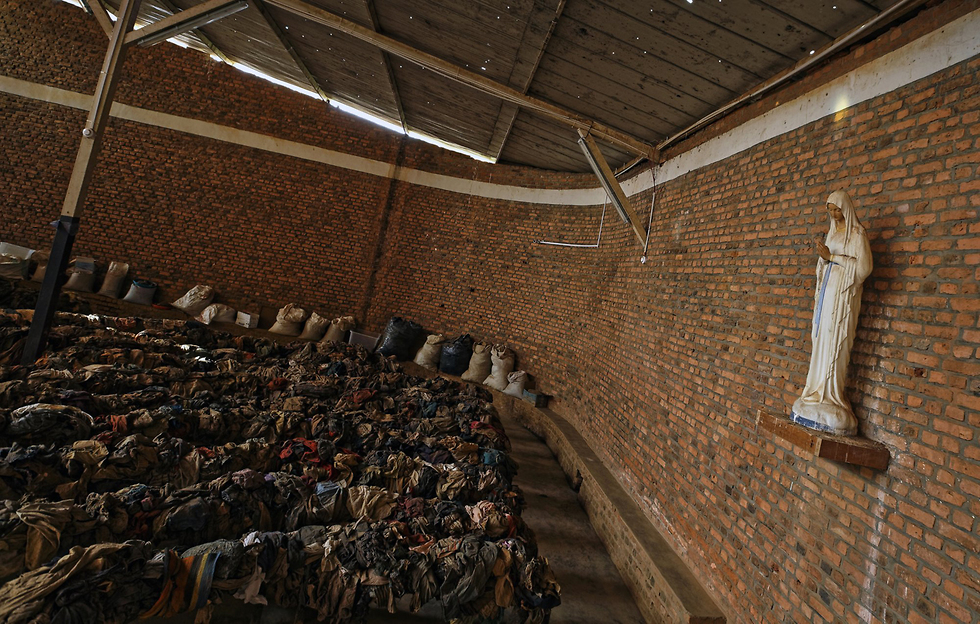 רואנדה 25 שנה רצח עם כפרי פיוס ()