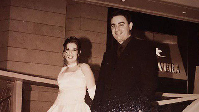 אבי גבאי ואשתו איילת ביום חתונתם בפברואר 99' ()