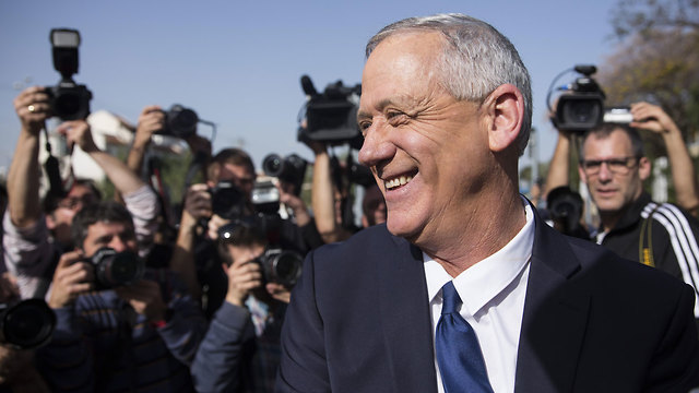 Candidate Gantz at polling station (Photo: Getty Images)