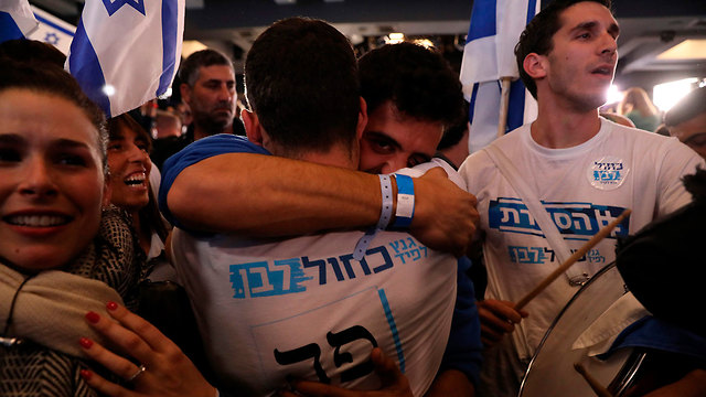 Blue and White party activists celebrate the exit polls reults (Photo: EPA)