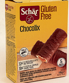 Chocolix, חטיף במילוי קרם בטעם קרמל מצופה שוקולד חלב, של Schar