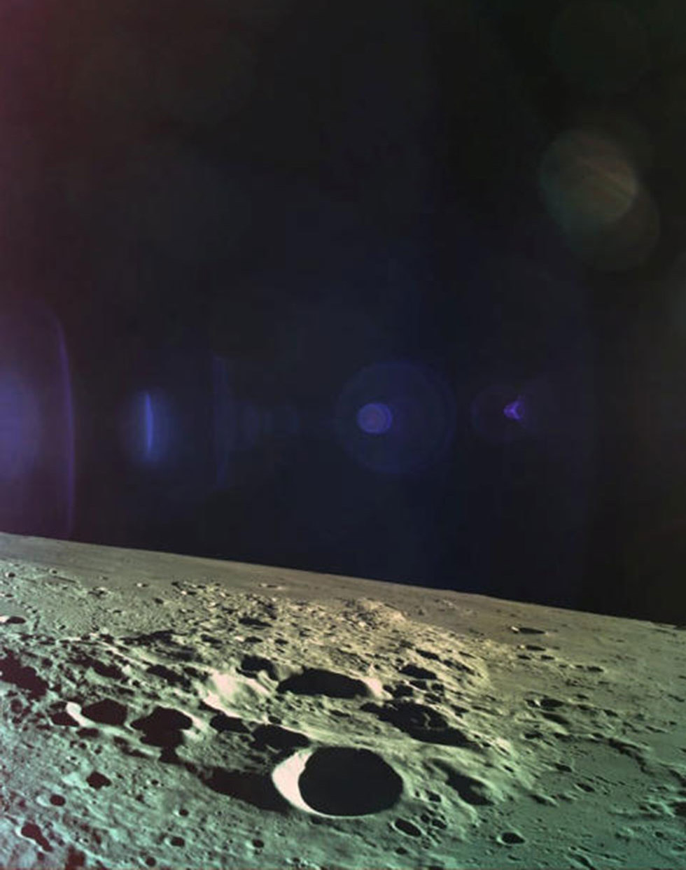 הירח כפי שצולם מהחללית בראשית (צילום: רויטרס)